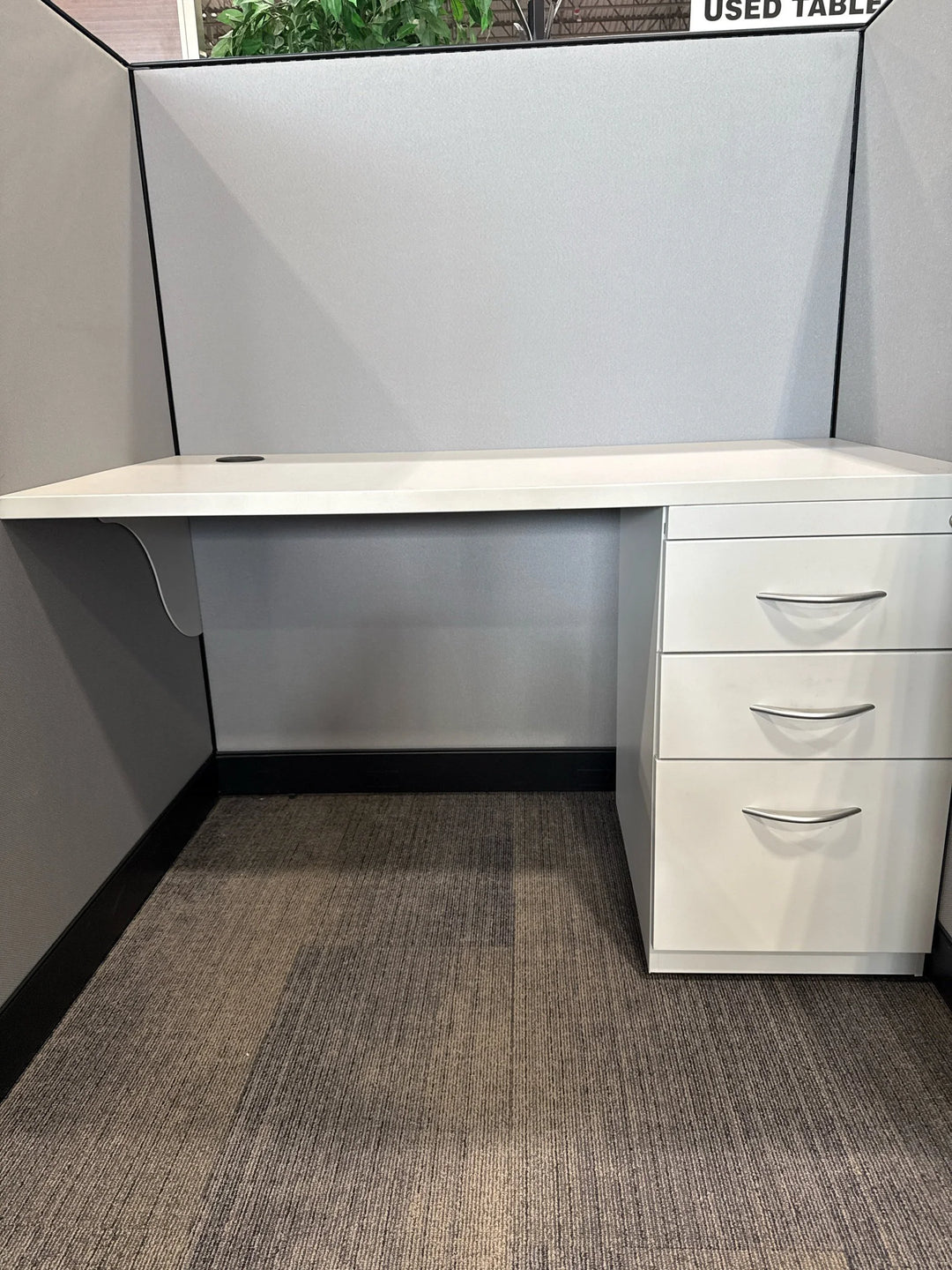 4' Steelcase Kick Touchdown Station w/BBF Ped