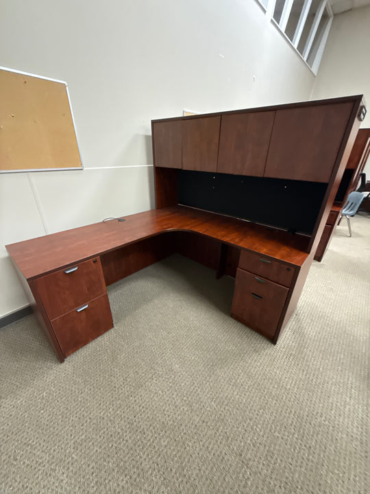 L-Shape Desk w/Hutch, BBF, FF Peds