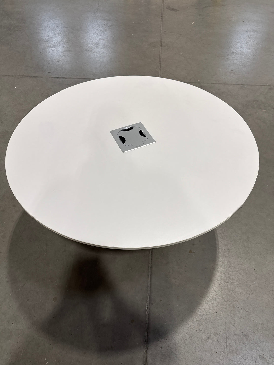 44” Round Coffee Table w/Electrical