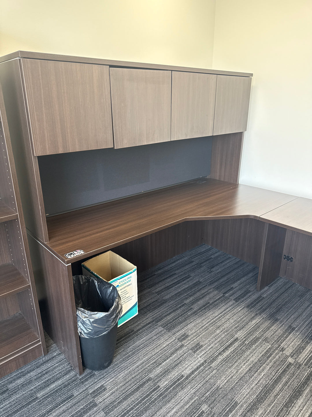 Bow Front U-Shape Desk w/Hutch, BBF Ped