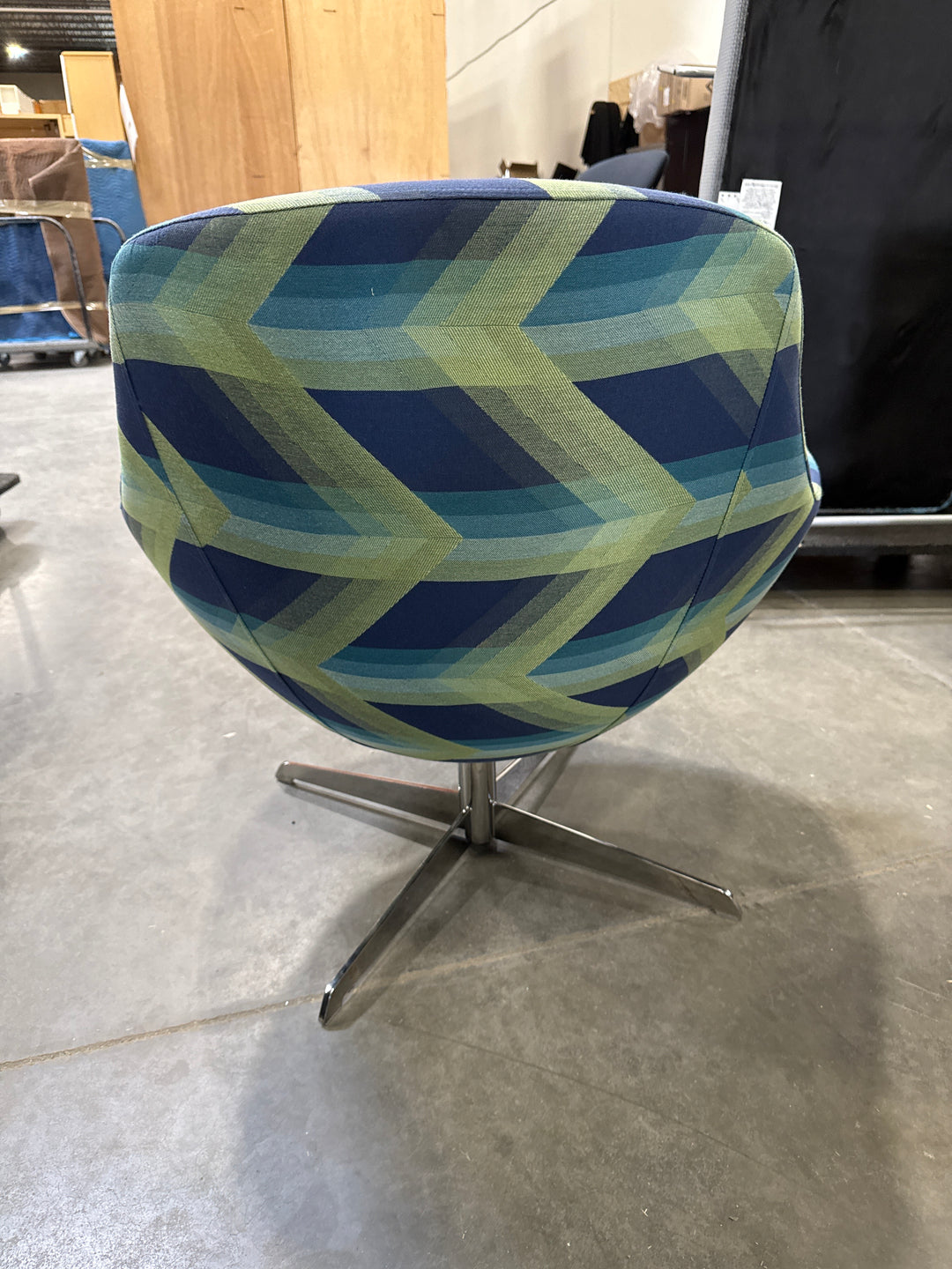 Fabric Swivel Lounge Chair
