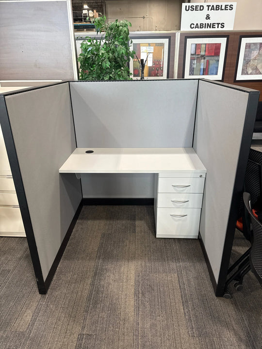 4' Steelcase Kick Touchdown Station w/BBF Ped