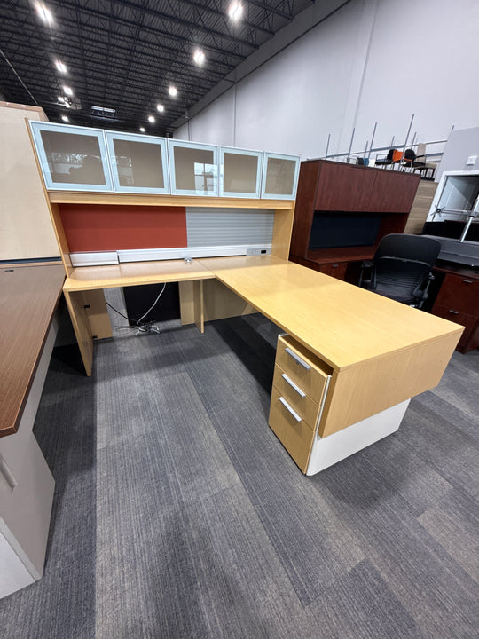 Teknion L-Shape Desk w/Hutch, BBF Ped
