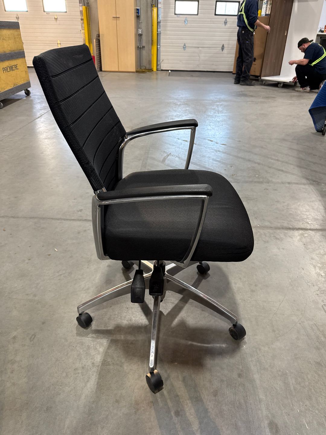 Global Mesh Back Meeting Chair