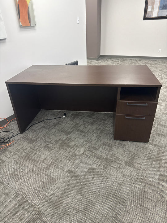 5.5’ Straight Desk w/Shelf, BF Ped