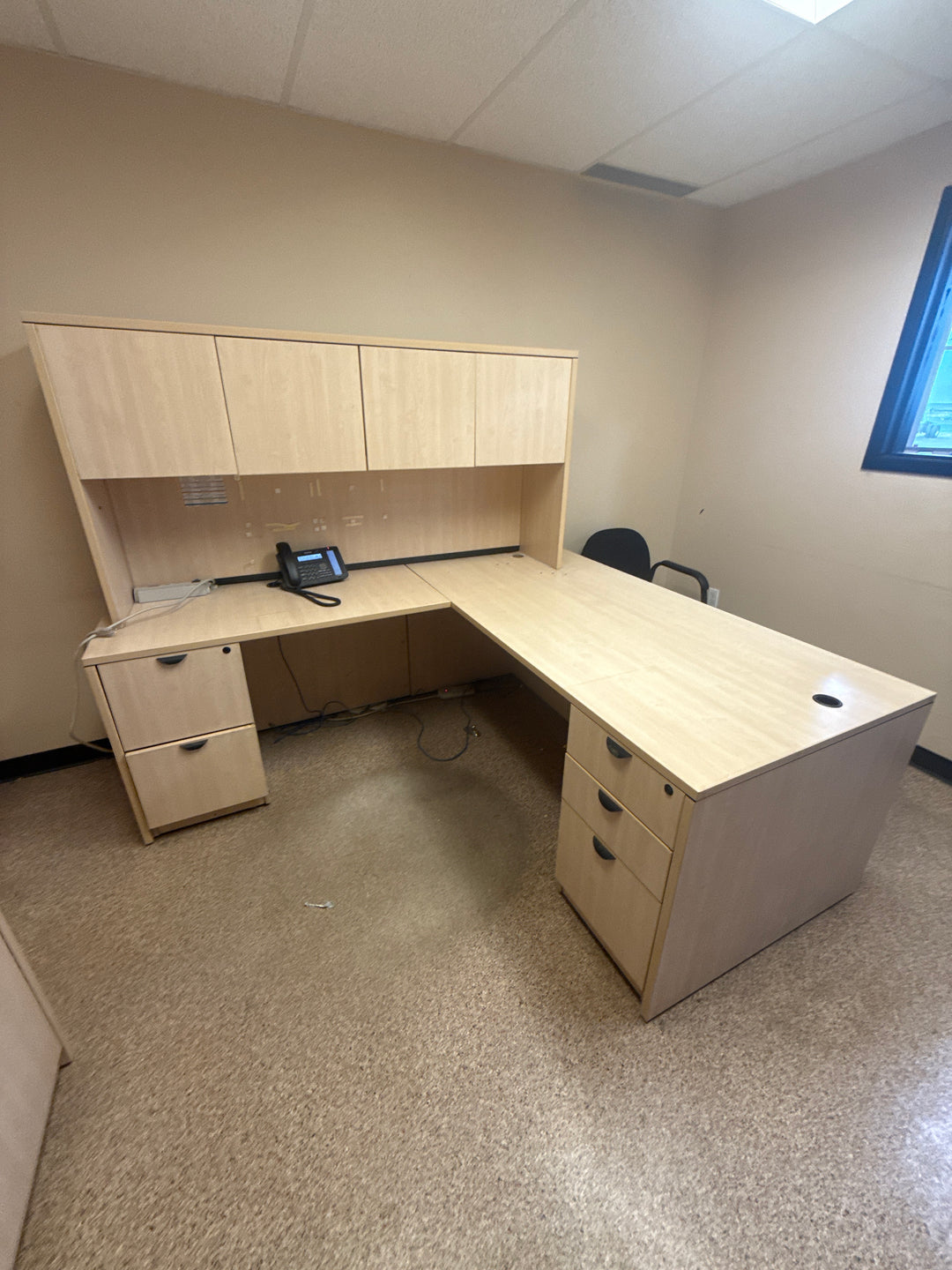 L-Shape Desk w/Hutch, BBF, FF Ped
