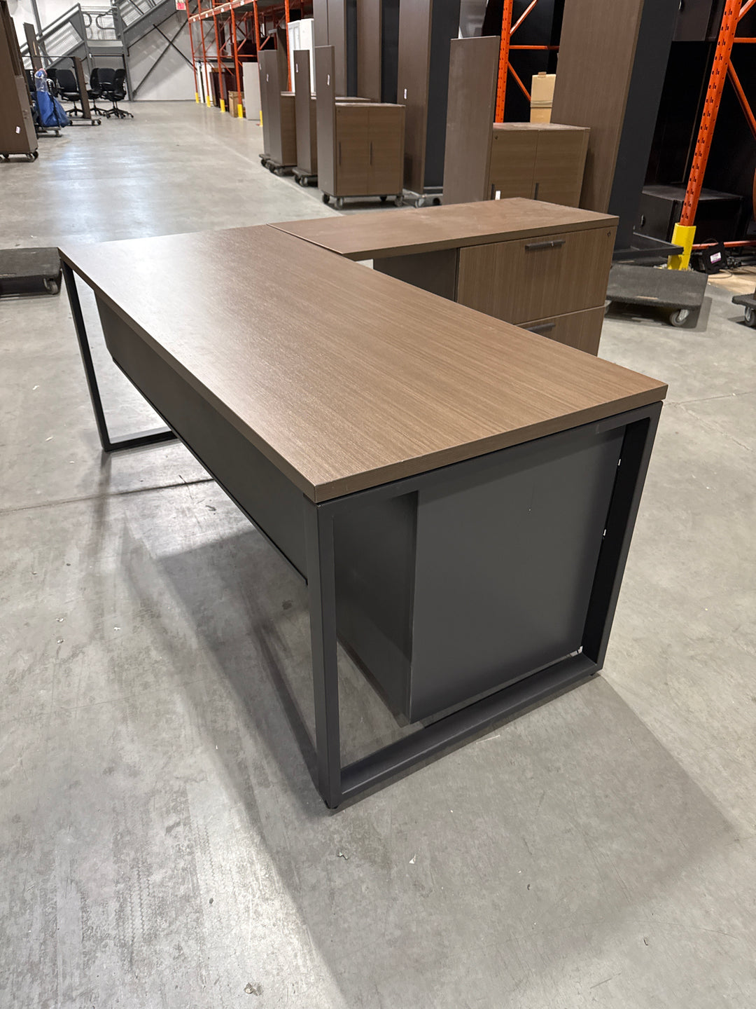 L-Shape Desk w/BBF Ped and 2-High Lat