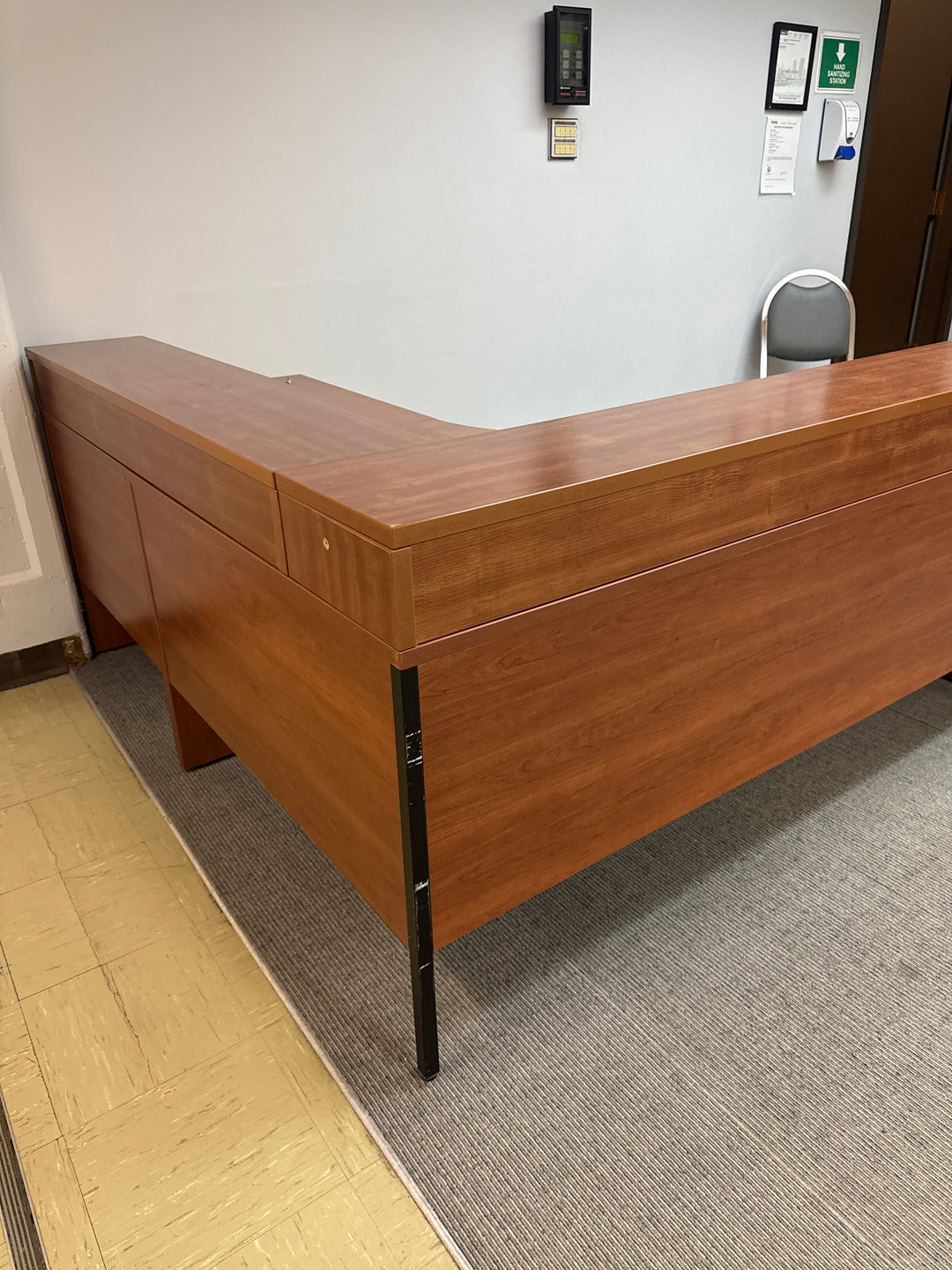 L-Shape Reception Desk w/BF Ped