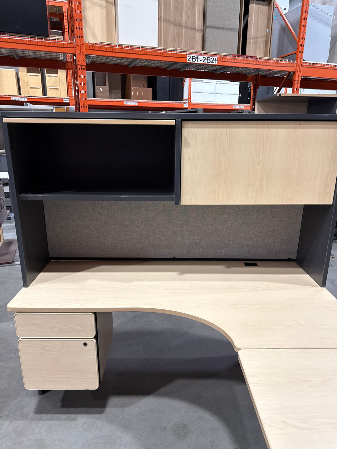 L-Shape Desk w/Hutch and BF Ped