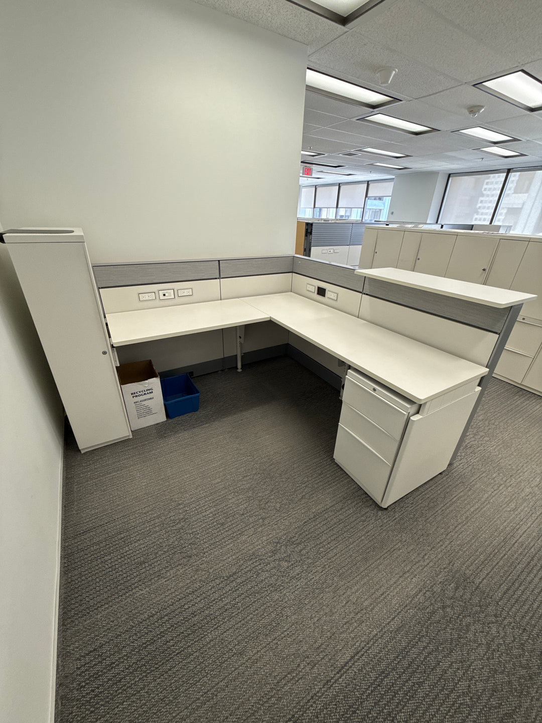 L-Shape Reception Desk w/Wardrobe and BBF Ped