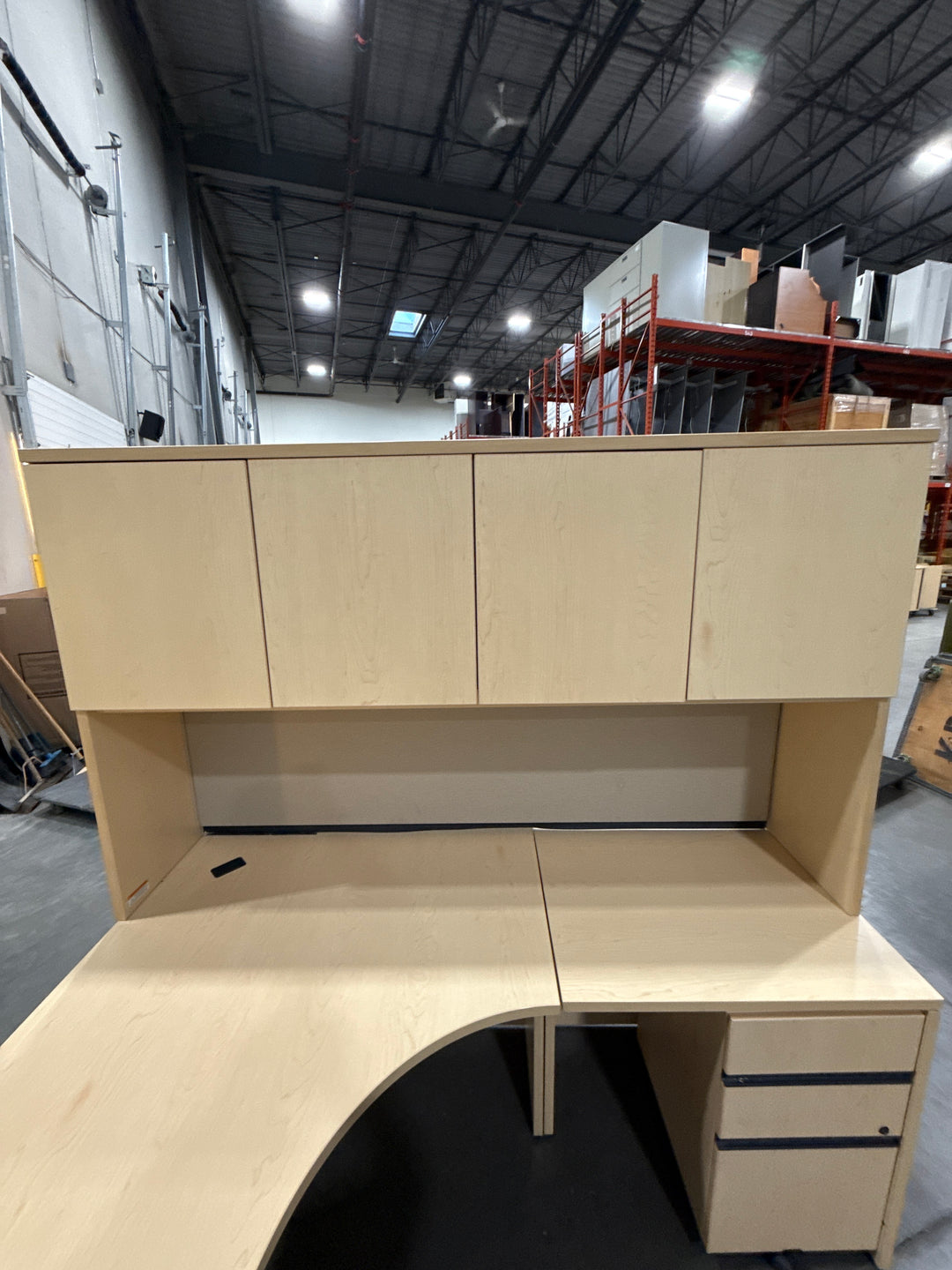 L-Shape Desk w/Hutch and BBF Ped