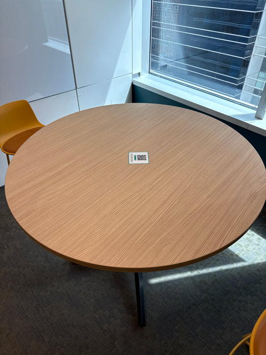 Knoll Round Counterheight Table