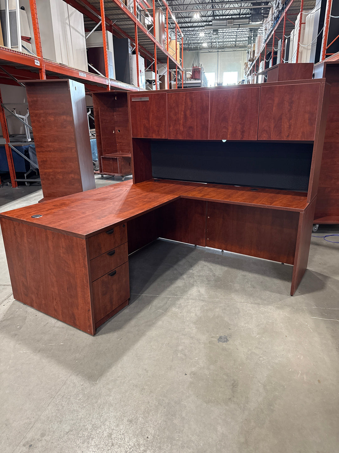 L-Shape Desk w/Hutch, BBF Ped