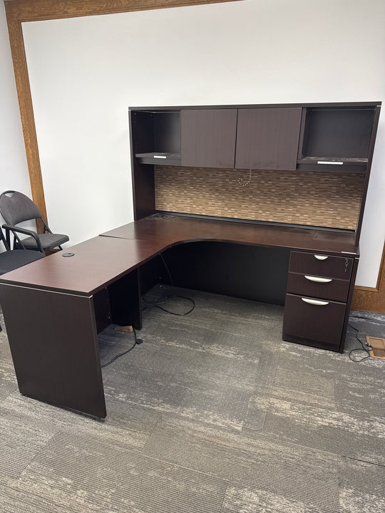 L-Shape Desk w/Hutch, BBF Ped