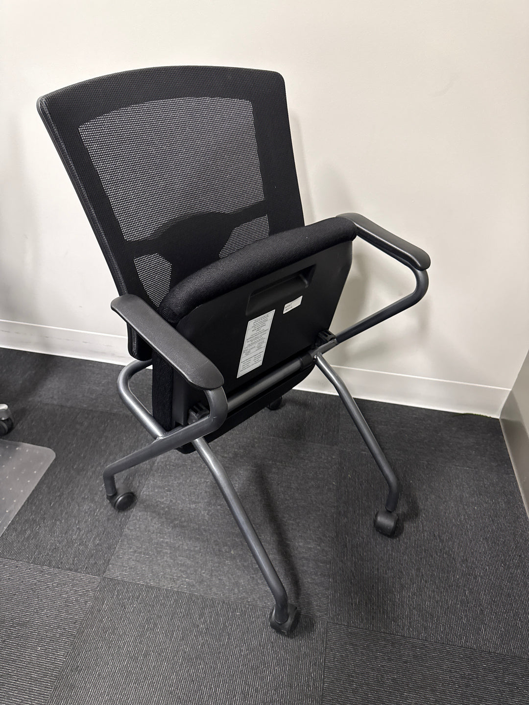 Mobile Mesh Back Nesting Guest Chair