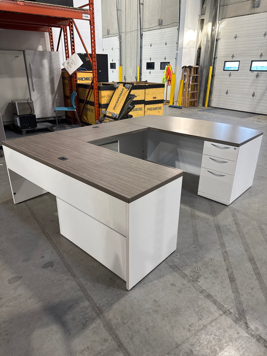 U-Shape Desk w/2-High Lat and BBF Ped