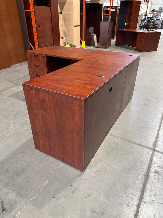 L-Shape Desk w/BBF Ped