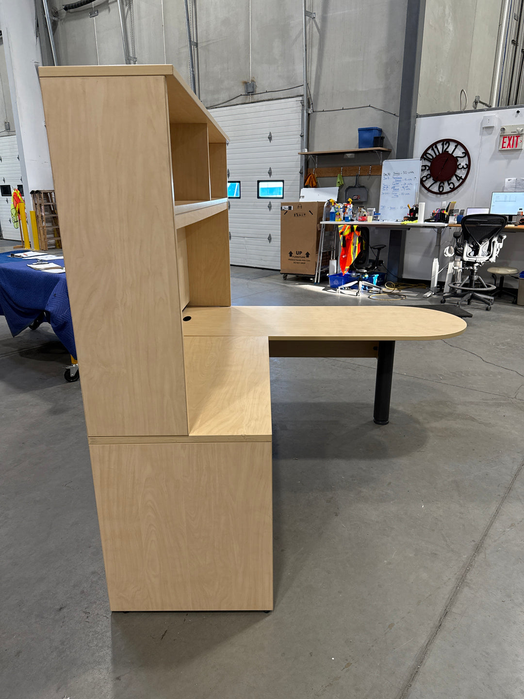 Bullet L-Shape Desk w/Hutch, BBF Ped