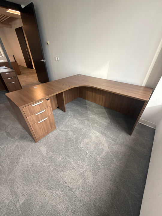 L-Shape Desk w/BBF Ped