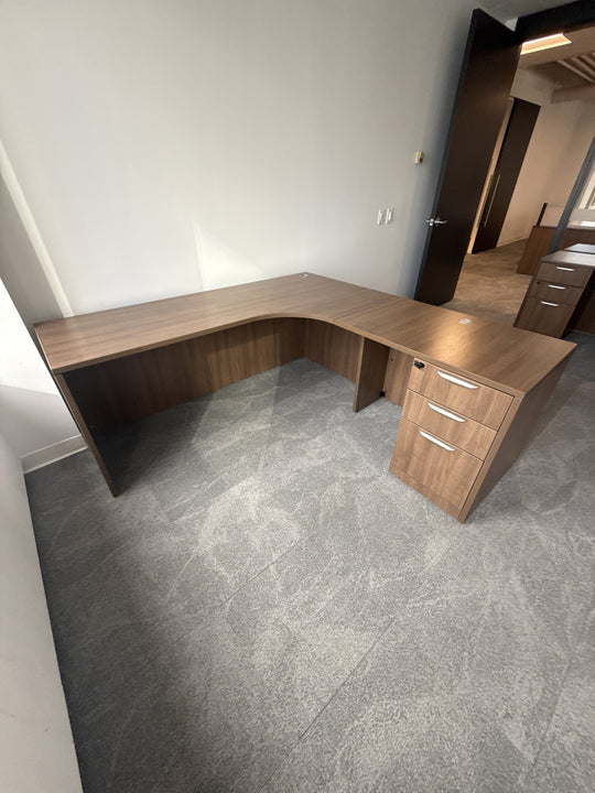 L-Shape Desk w/BBF Ped