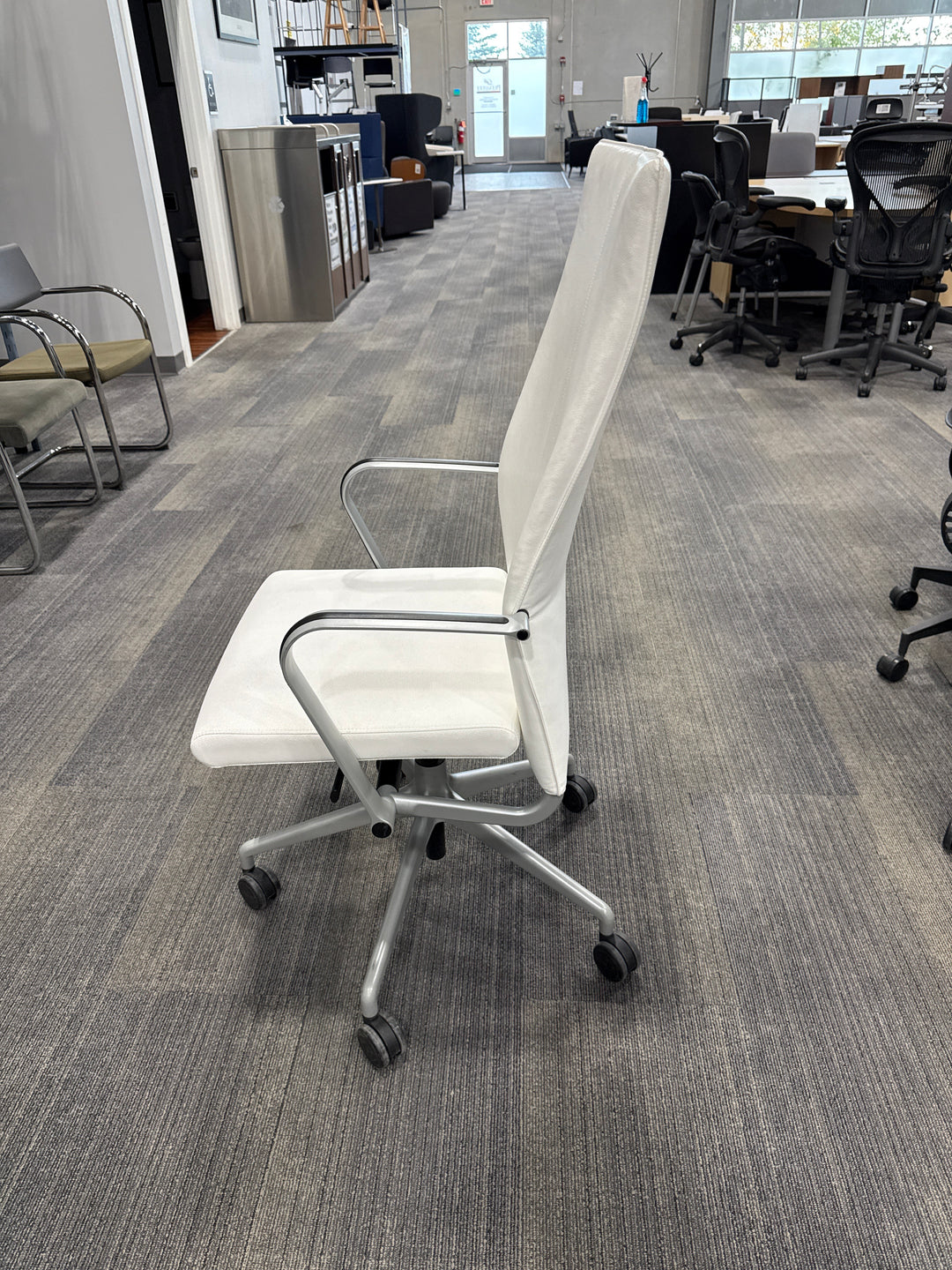 Davis ‘Body’ High Back Leather Meeting Chair
