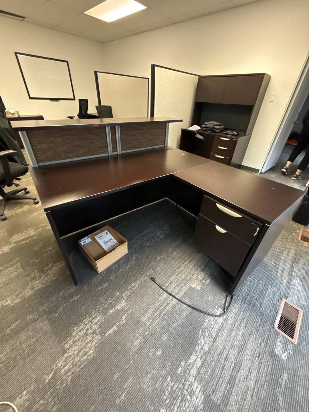 L-Shape Reception Desk w/BF Ped