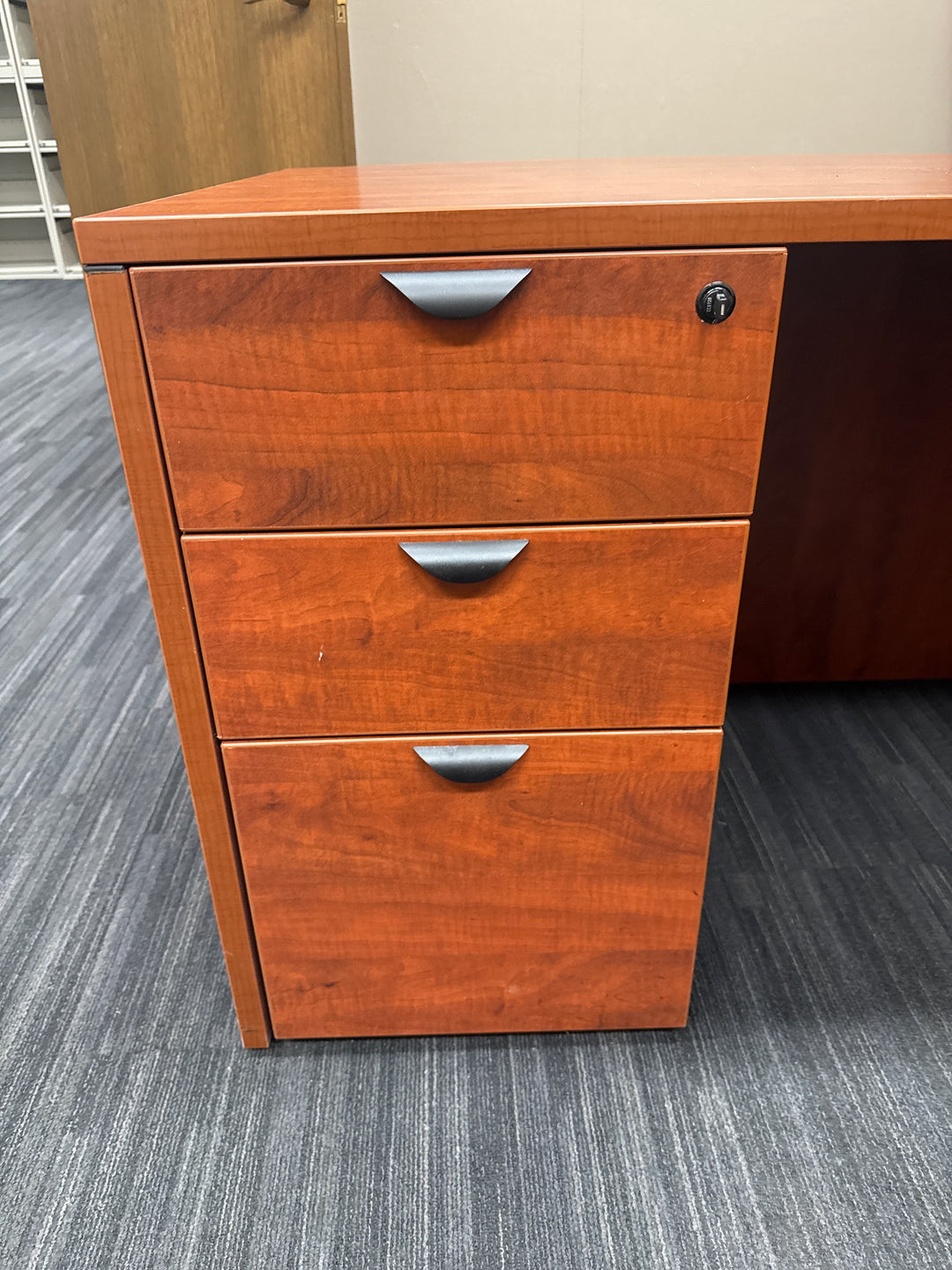 Bow Front L-Shape Desk w/BBF, FF Peds