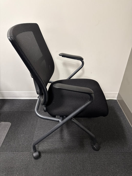 Mobile Mesh Back Nesting Guest Chair