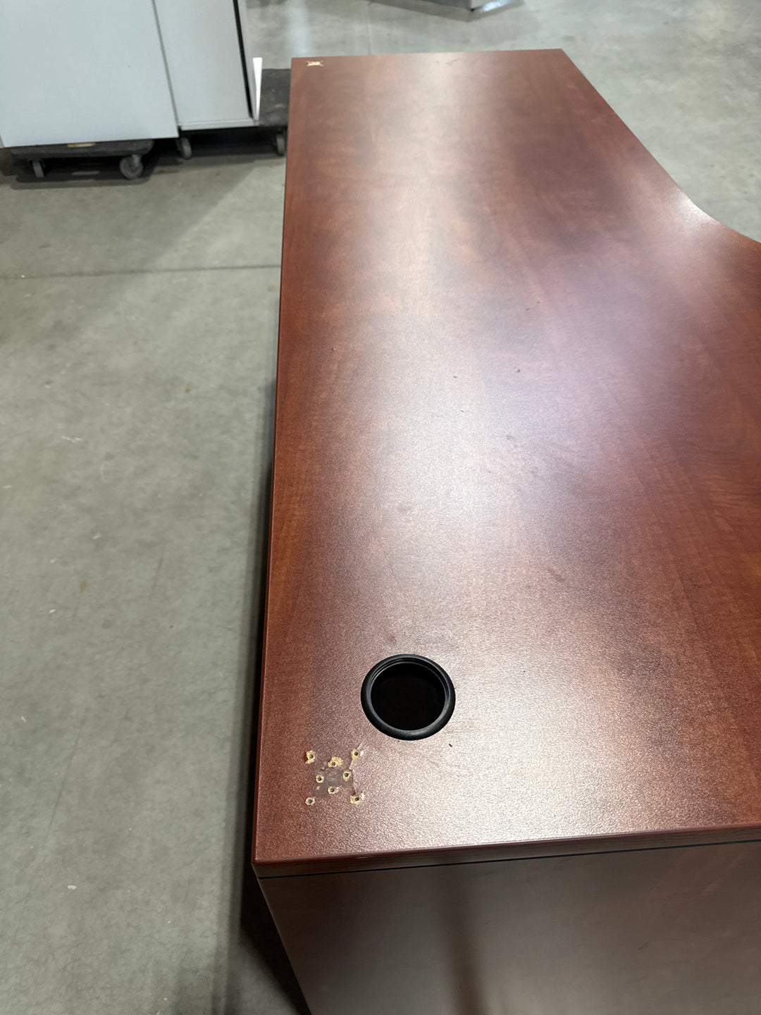 L-Shape Desk w/BBF Ped