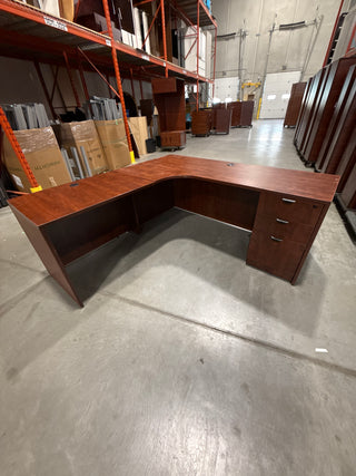 L-Shape Desk w/BBF Ped