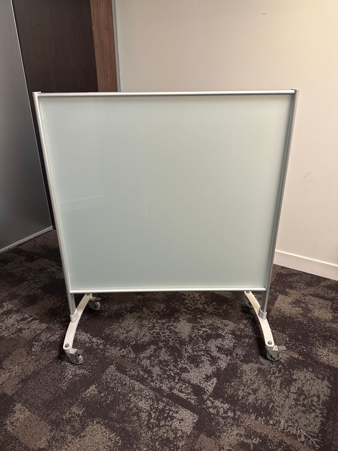 Mobile Glass Divider