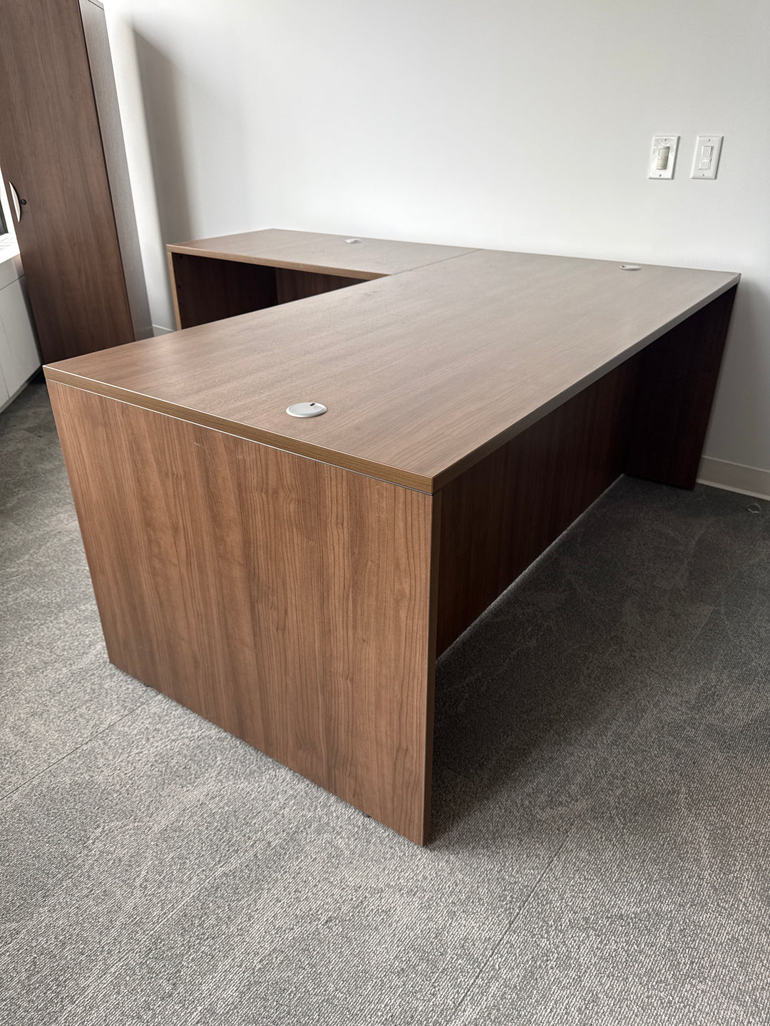 L-Shape Desk w/BBF Ped