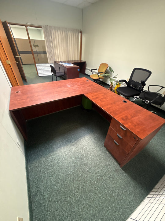 L-Shape Desk w/BBF Ped