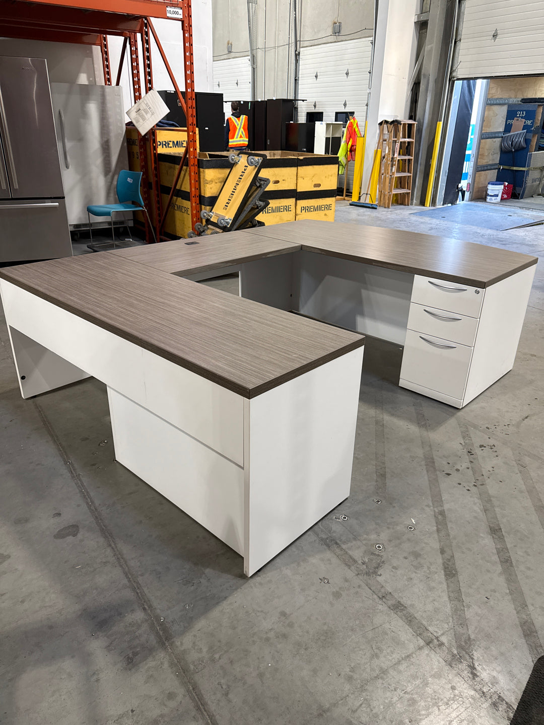U-Shape Desk w/BBFLF and BBF Ped
