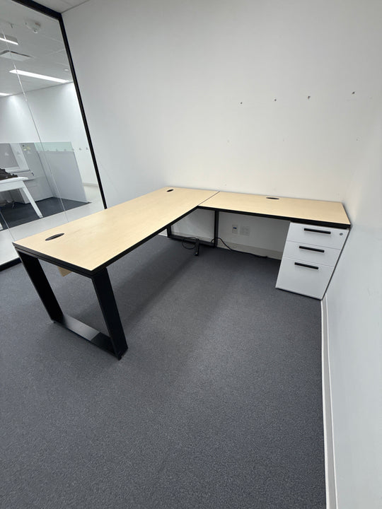 L-Shape Desk w/BBF Ped
