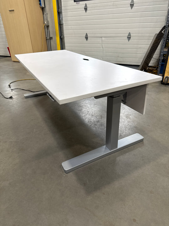 6' Teknion Electronic Sit Stand Desk w/Modesty
