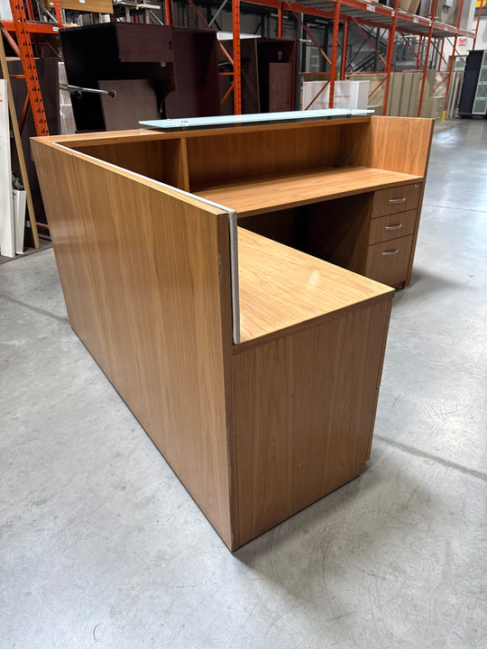 L-Shape Reception Desk w/Glass Top, Tackboard, BBF and FF Peds