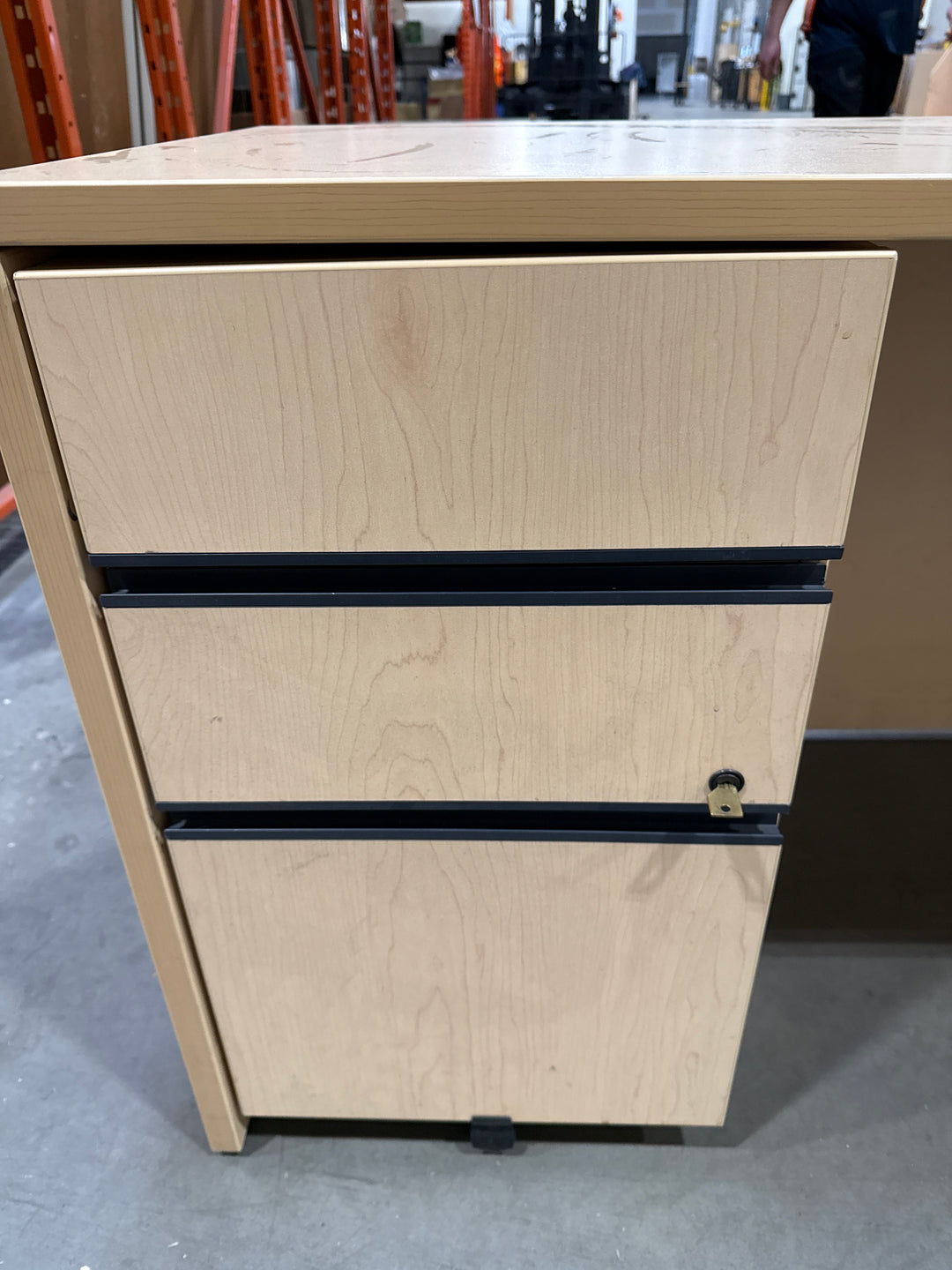 Straight Desk w/BBF Ped