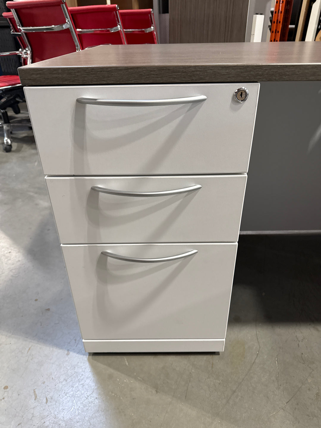 L-Shape Desk w/BBF, FF Ped