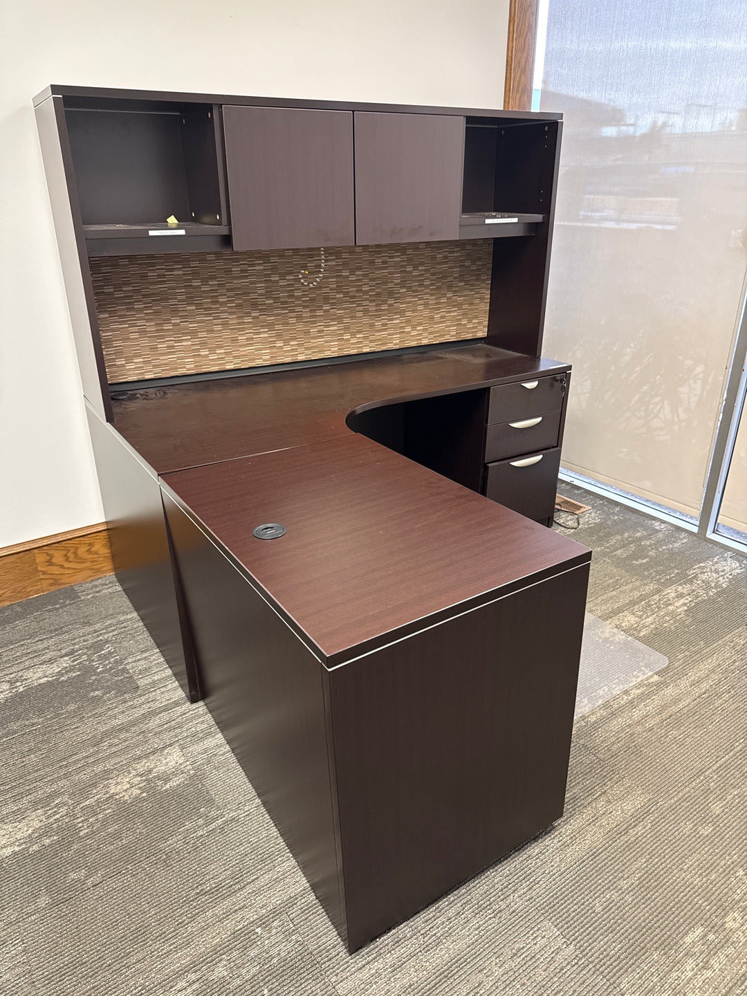 L-Shape Desk w/Hutch, BBF Ped