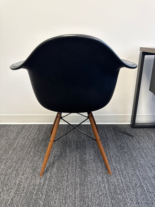 Herman Miller Eames Fabric/Plastic Guest Chair