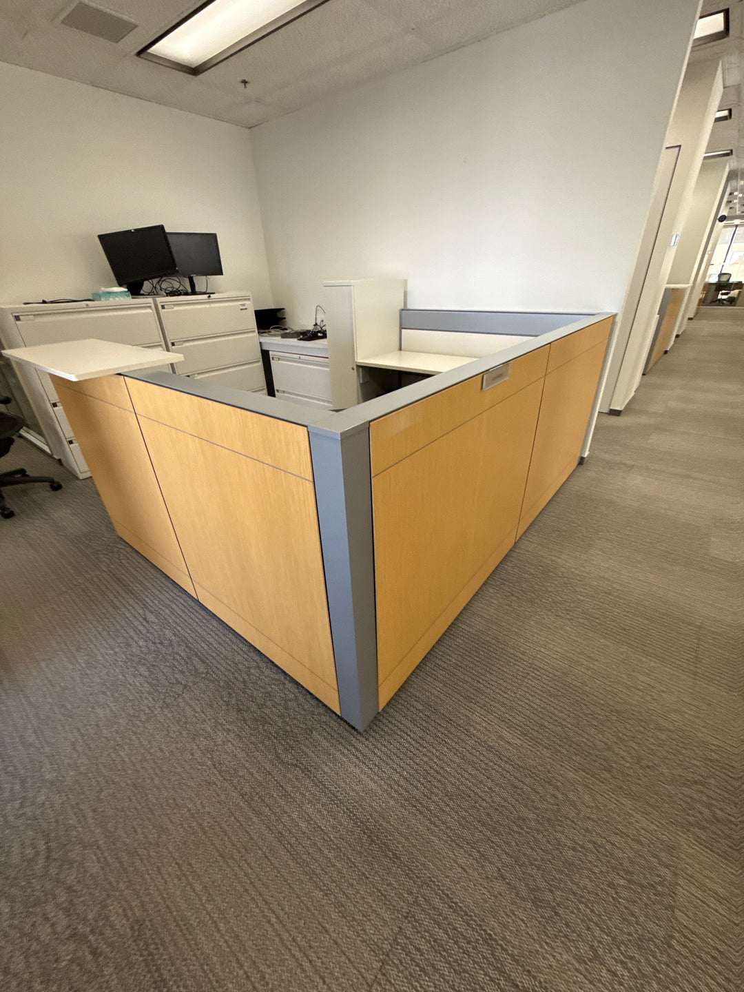 U-Shape Reception Desk w/Wardrobe and BBF (Reversible)