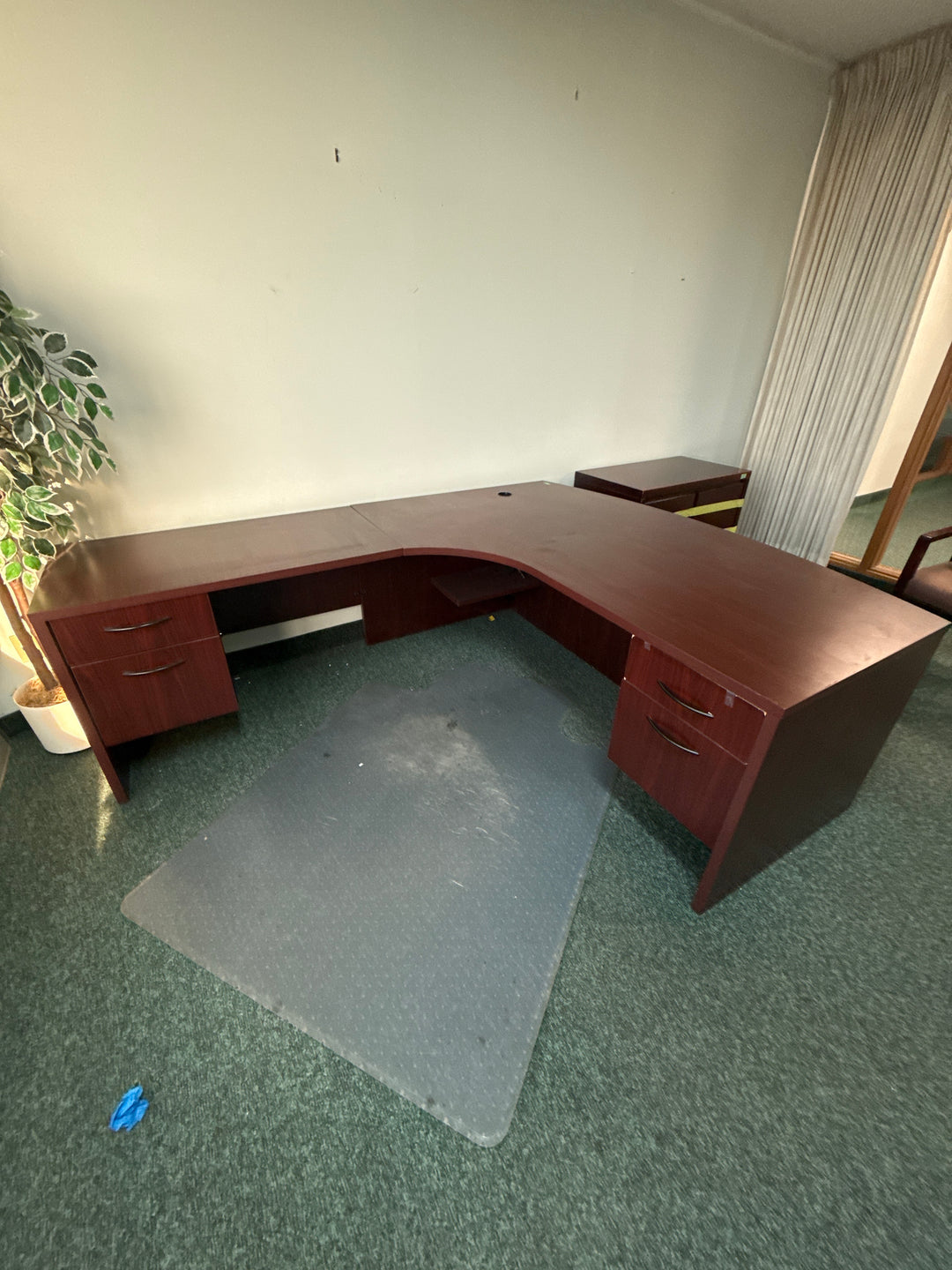 Bow Front L-Shape Desk w/2 BF Peds