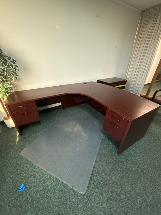 Bow Front L-Shape Desk w/2 BF Peds