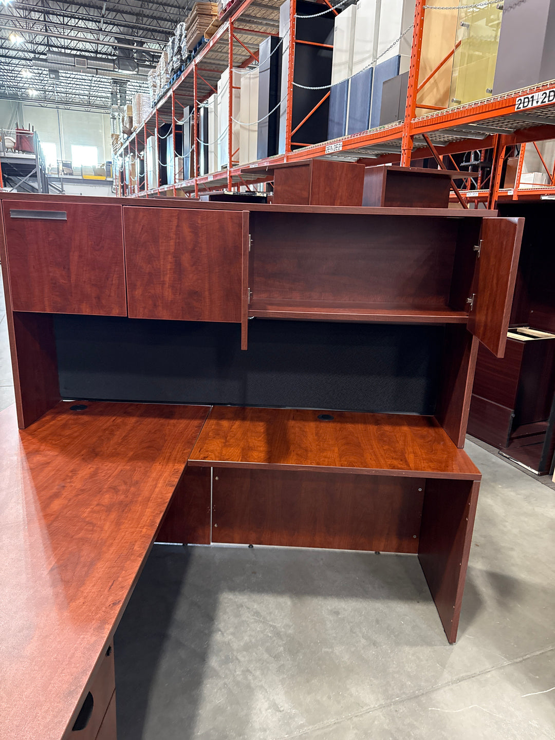 L-Shape Desk w/Hutch, BBF Ped