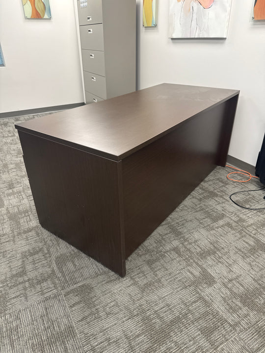 5.5’ Straight Desk w/Shelf, BF Ped