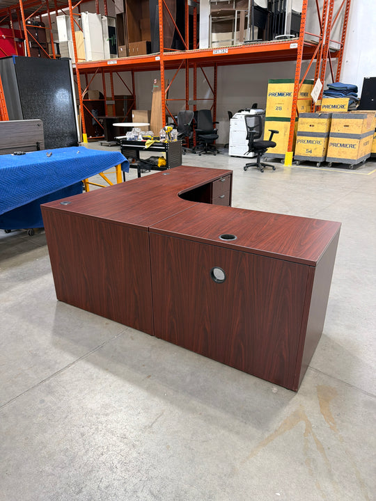 L-Shape Desk w/2 BBF Peds