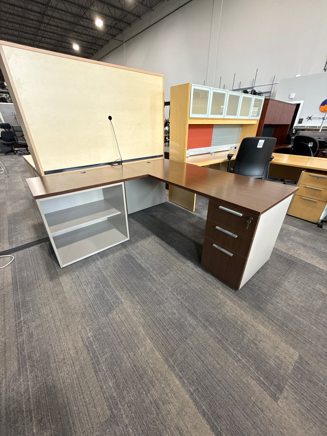 Teknion L-Shape Desk w/BBF Ped, Open Shelf