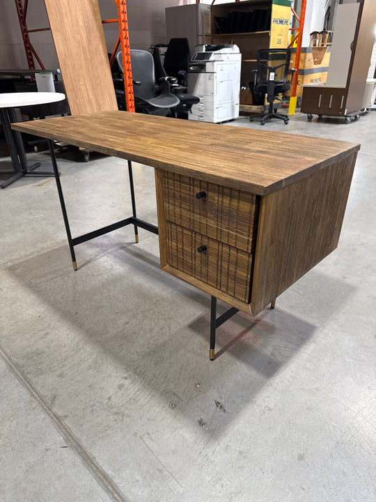 4.5’ Straight Desk w/Ped