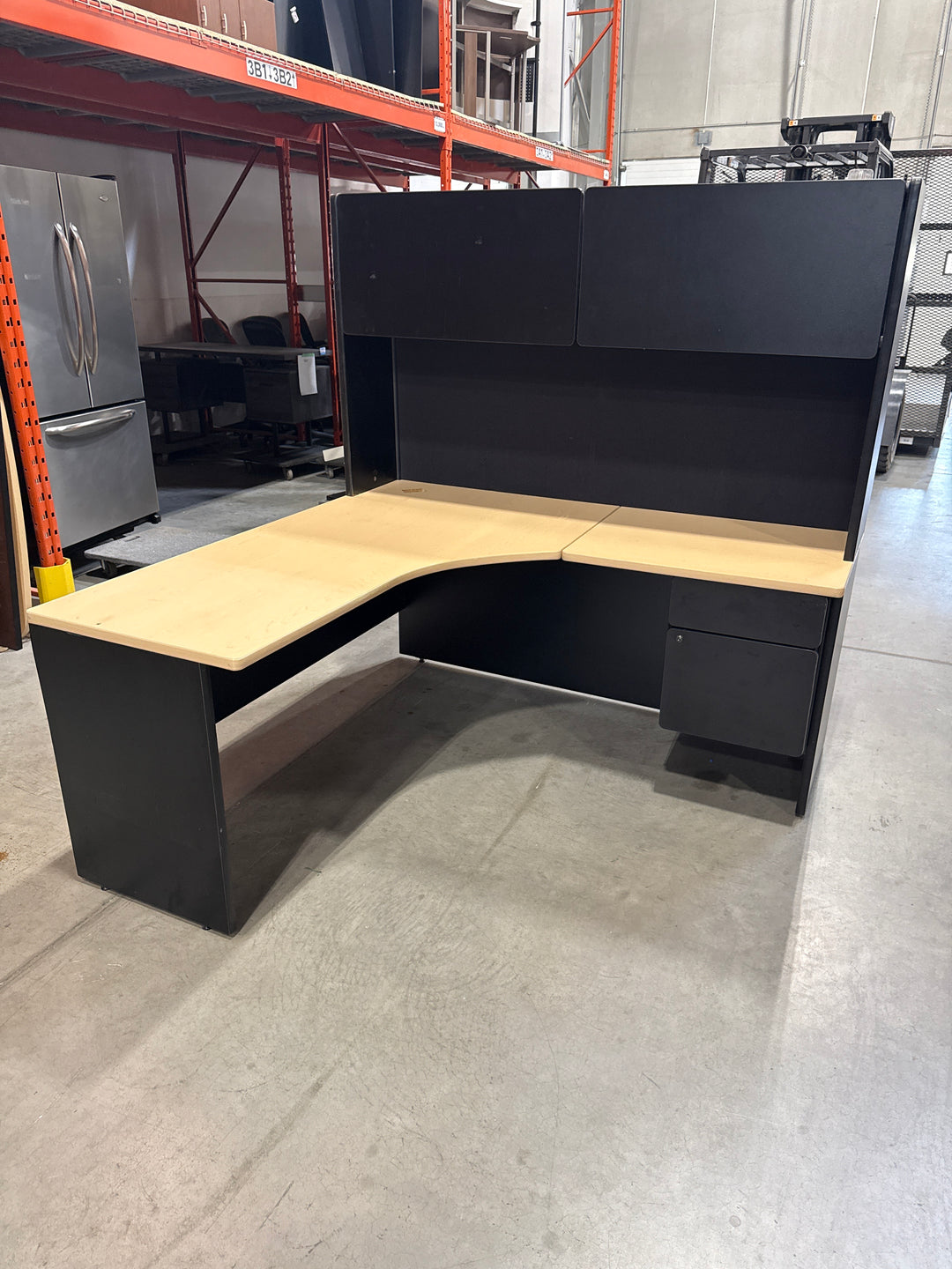 L-Shape Desk w/Hutch and BF Ped